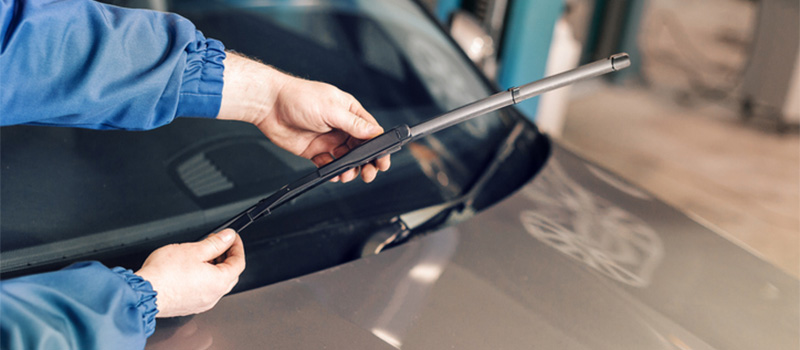 Checking wiper blades for wear